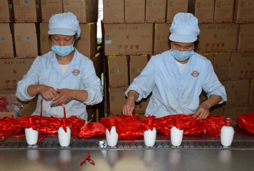 酒三厂巾帼技能大比武，能工巧匠亮绝活——以葡萄酒为媒展现精湛技艺